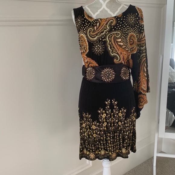 Gorgeous dress size medium - Picture 2 of 7